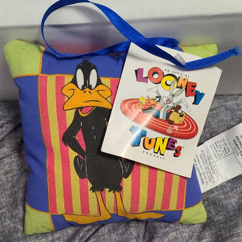 Daffy Duck mini pillow ribbon can be fixed or removed. Door hanger. Vintage